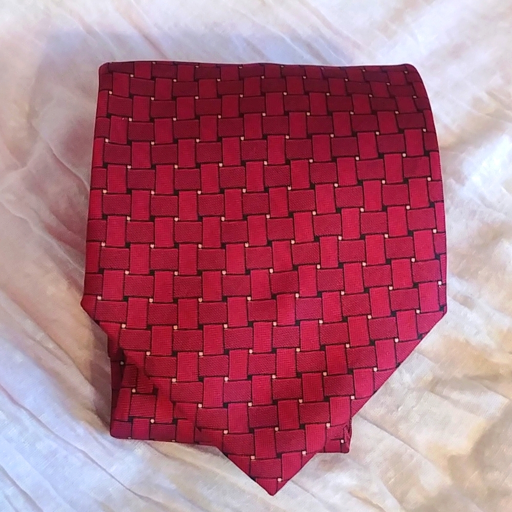 Men's burgundy Charles De La Jonchere tie.